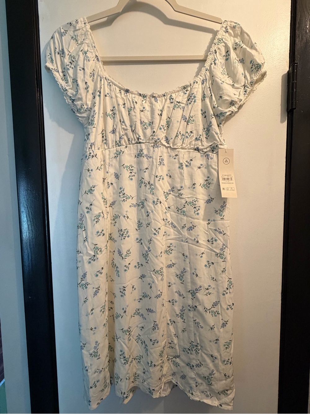 Juniors Cream Floral Puff-Sleeve Dress